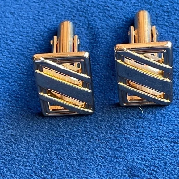 Shields Fifth Avenue Gold Rectangle Cufflinks - Picture 7 of 13